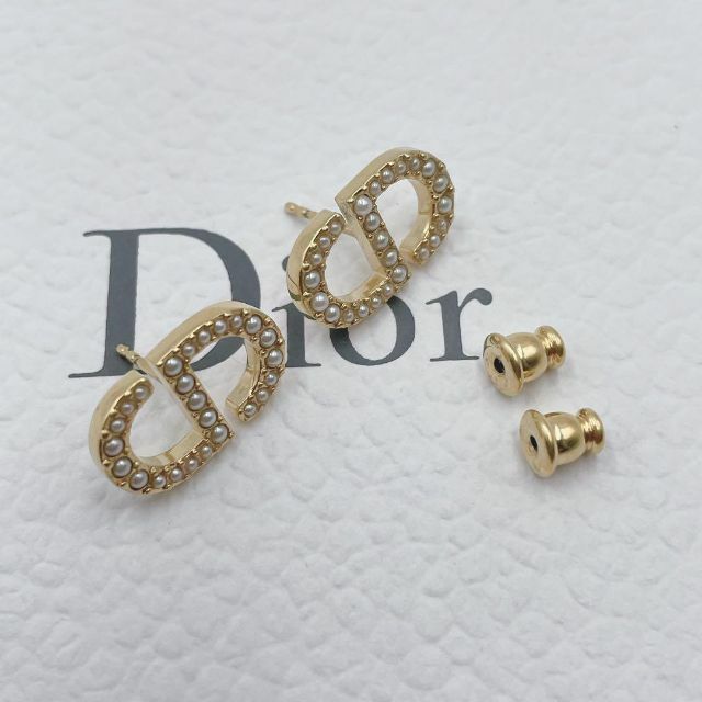 Christian Dior(クリスチャンディオール)の✨美品✨ Dior PETIT CD スタッドピアス レジンパール ゴールド レディースのアクセサリー(ピアス)の商品写真