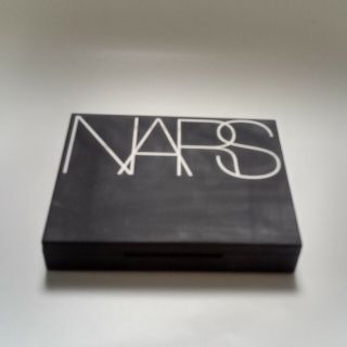 ナーズ(NARS)のbatucada様NARSライトリフレクティングセッティングパウダープレスト(フェイスパウダー)