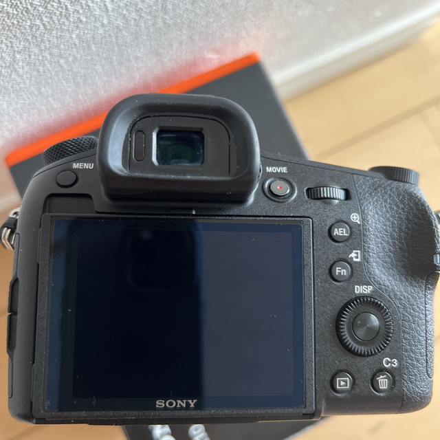 SONY(ソニー)のSONY Cyber-Shot RX DSC-RX10M4 スマホ/家電/カメラのカメラ(コンパクトデジタルカメラ)の商品写真