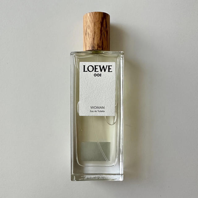 LOEWE(ロエベ)の美品 LOEWE ロエベ 香水 ウーマン オードトワレ 001 50ml コスメ/美容の香水(香水(女性用))の商品写真