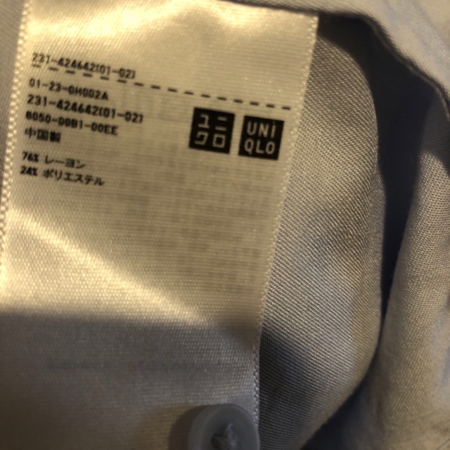 UNIQLO(ユニクロ)のユニクロ　ライトブルー　シャツ レディースのトップス(シャツ/ブラウス(長袖/七分))の商品写真