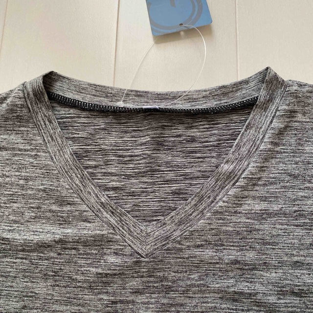 【新品タグ付】メンズ半袖Ｖ首Tシャツ Mサイズ メンズのトップス(Tシャツ/カットソー(半袖/袖なし))の商品写真