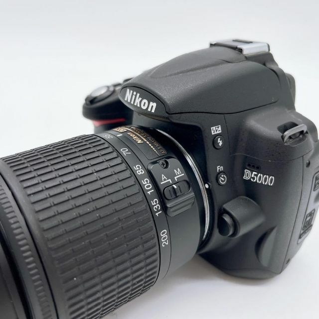 Nikon D5000 ズームレンズ付き デジタル一眼レフカメラ ショット数極小