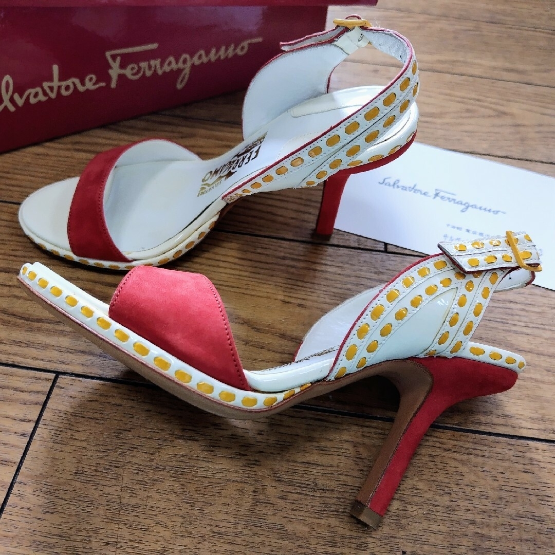 Salvatore Ferragamo(サルヴァトーレフェラガモ)の展示品 フェラガモ  サンダル ★美品★ 22.5cm〜23cm レディースの靴/シューズ(サンダル)の商品写真