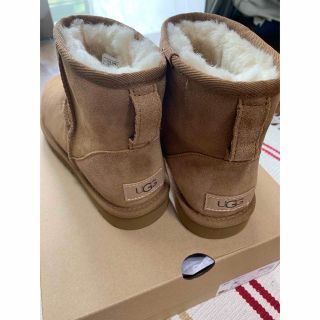 アグ(UGG)の【新品】ugg　クラシックミニ　ムートンブーツ　チェスナット　25㎝(ブーツ)