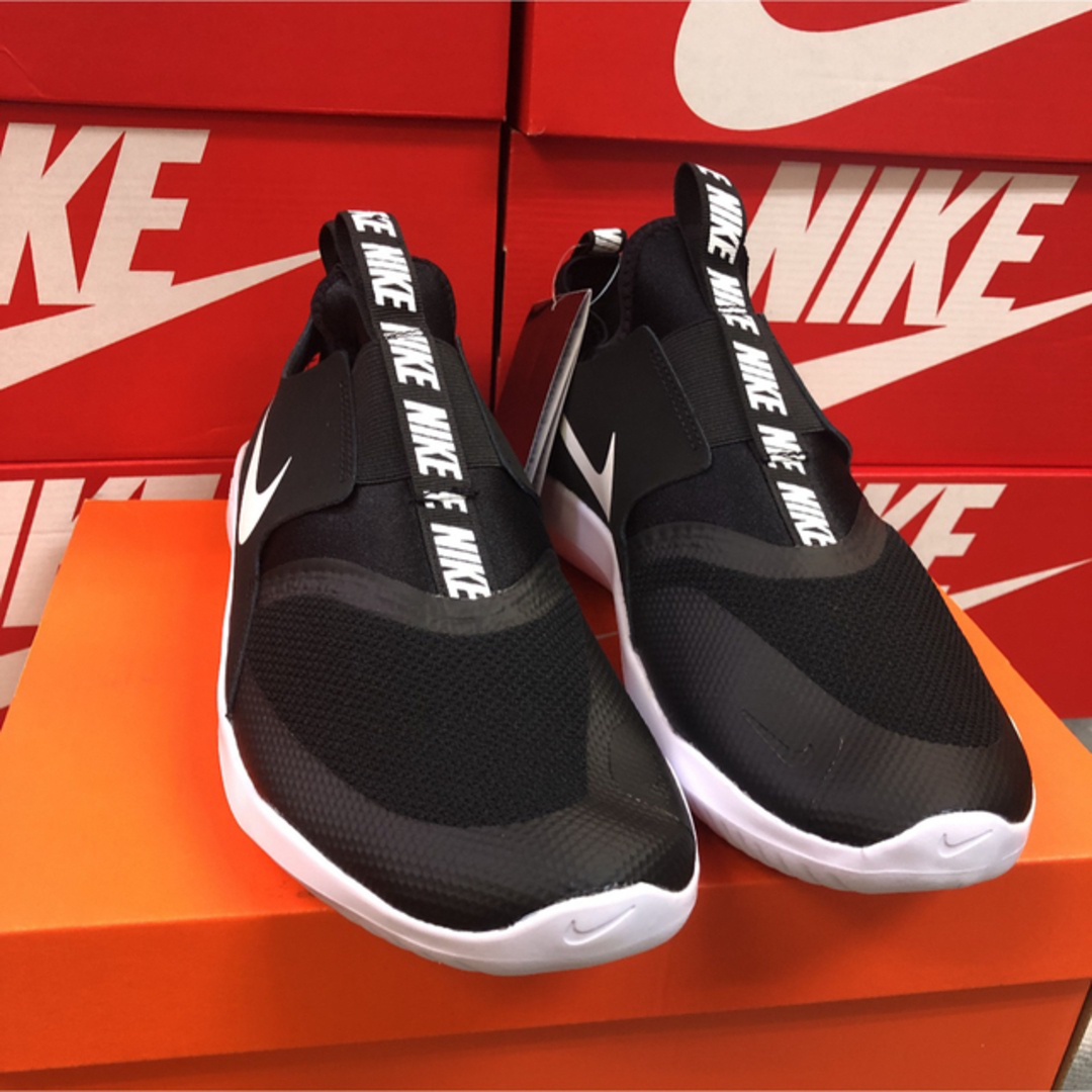 NIKE(ナイキ)のNIKE FLEX RUNNER 23.5cm 新品未使用 箱なし配送 キッズ/ベビー/マタニティのキッズ靴/シューズ(15cm~)(スニーカー)の商品写真