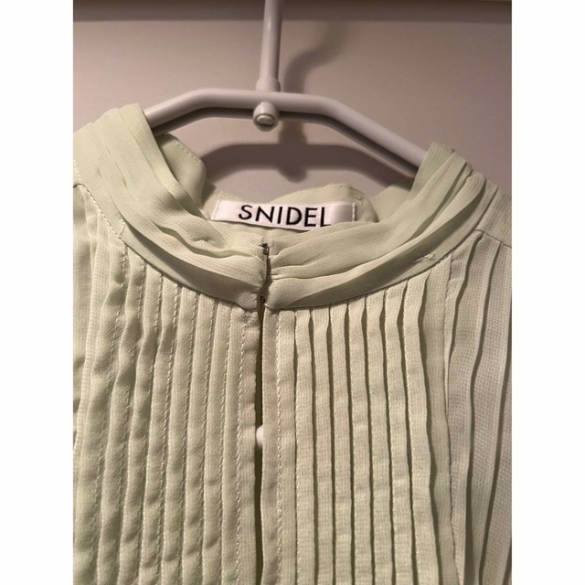 SNIDEL(スナイデル)のSNIDEL ミントグリーン　ピスタチオ　シフォンワンピース　2022モデル レディースのワンピース(ロングワンピース/マキシワンピース)の商品写真