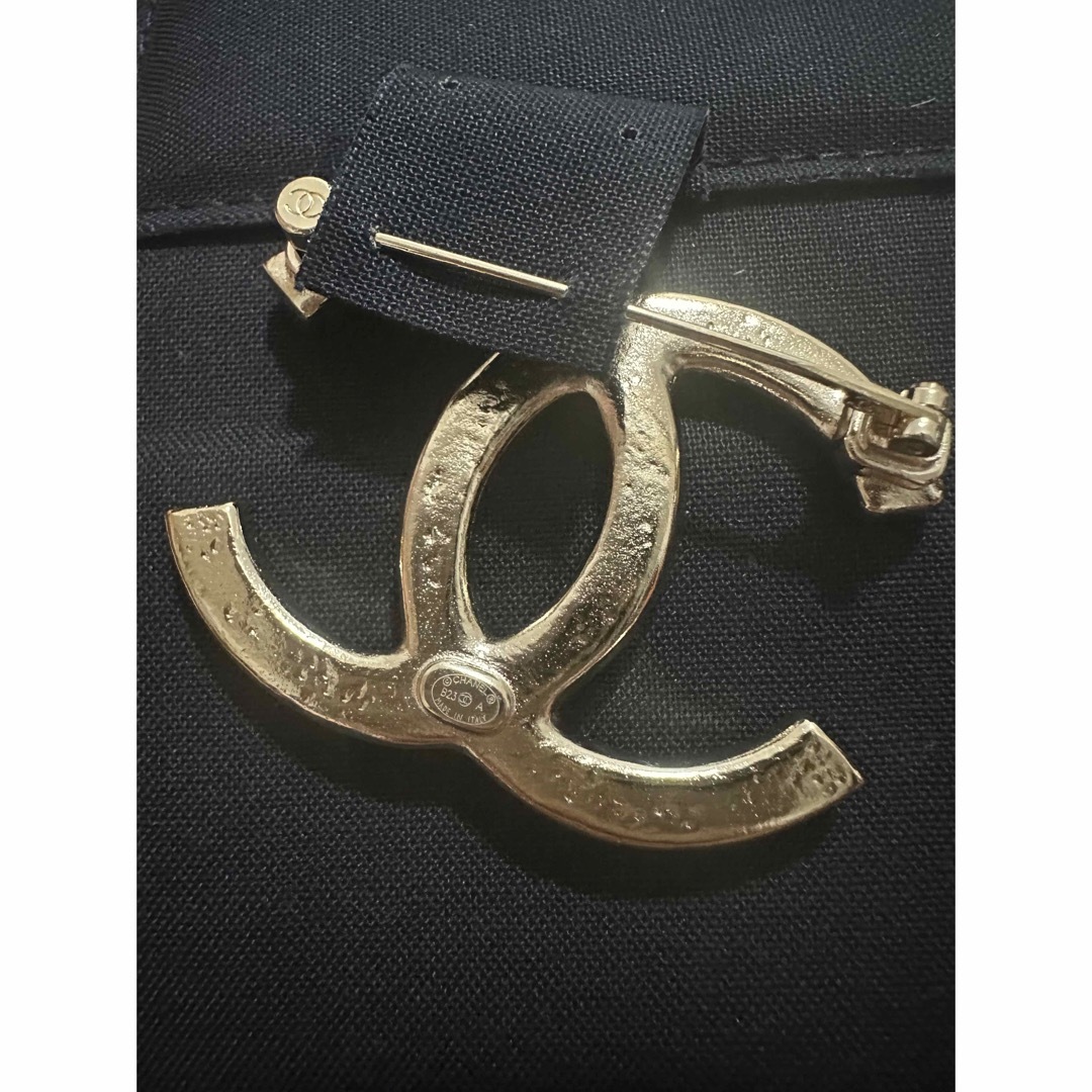 CHANEL(シャネル)のCHANEL ♡ ブローチ GOLD レディースのアクセサリー(ブローチ/コサージュ)の商品写真