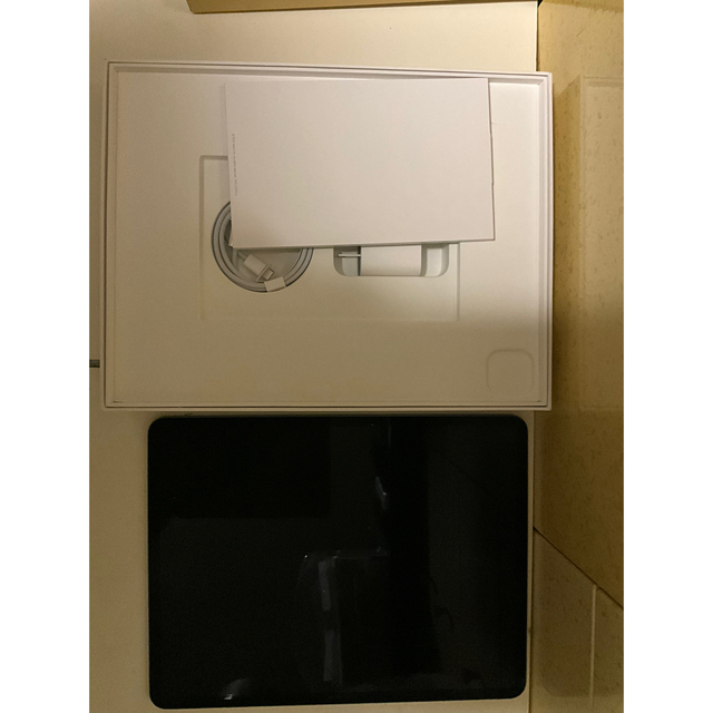 Apple(アップル)のiPad Pro 第4世代12.9インチ256GBWi-Fiモデル及びキーボード スマホ/家電/カメラのPC/タブレット(タブレット)の商品写真