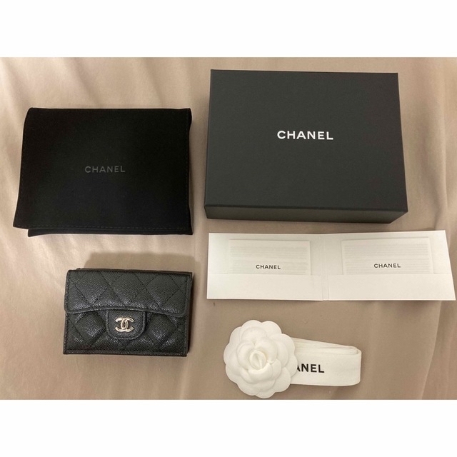 CHANEL(シャネル)のTKTK様専用　CHANEL クラシックスモールフラップウォレット　黒 レディースのファッション小物(財布)の商品写真