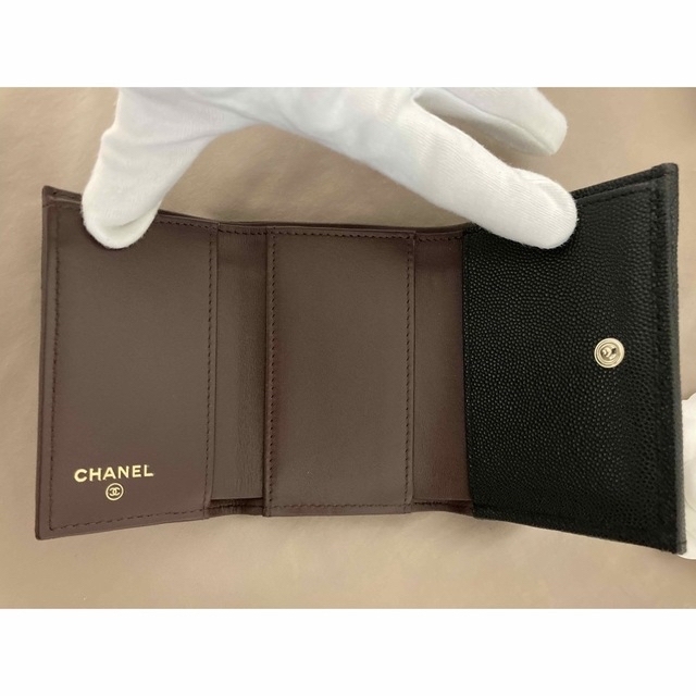 CHANEL(シャネル)のTKTK様専用　CHANEL クラシックスモールフラップウォレット　黒 レディースのファッション小物(財布)の商品写真