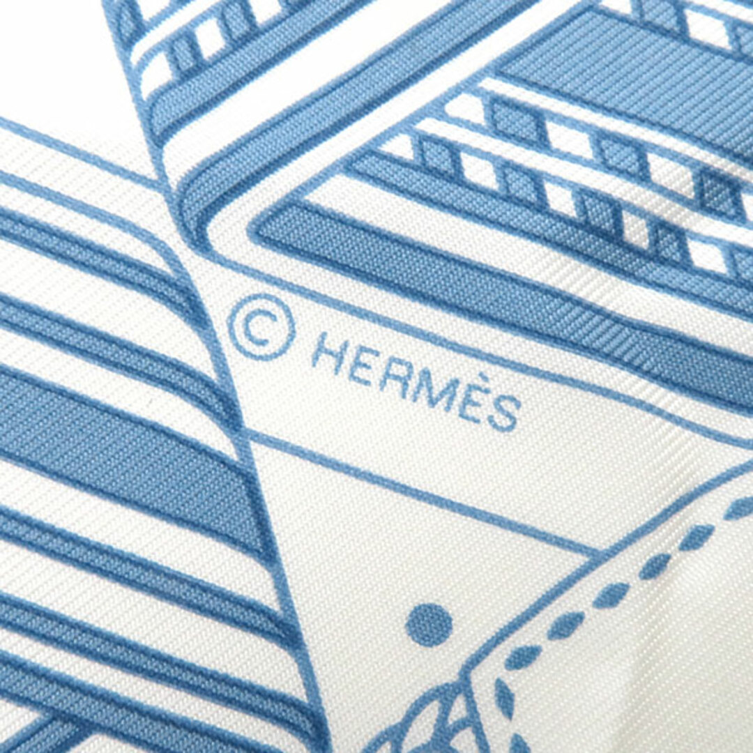 Hermes(エルメス)のエルメス HERMES スカーフ カレ55 CARRE シルク ブルージーン×ブラン 【 Sangles en Zigzag / ジグザグのサングル 】  【箱】【中古】 ハンドメイドのファッション小物(スカーフ)の商品写真