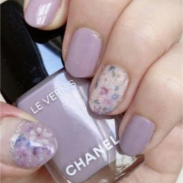 CHANEL(シャネル)のCHANEL💜ヴェルニ未開封限定♯709パープルレイ💜 コスメ/美容のネイル(マニキュア)の商品写真