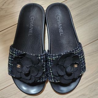 シャネル(CHANEL)のシャネルカメリアツイードサンダル(サンダル)