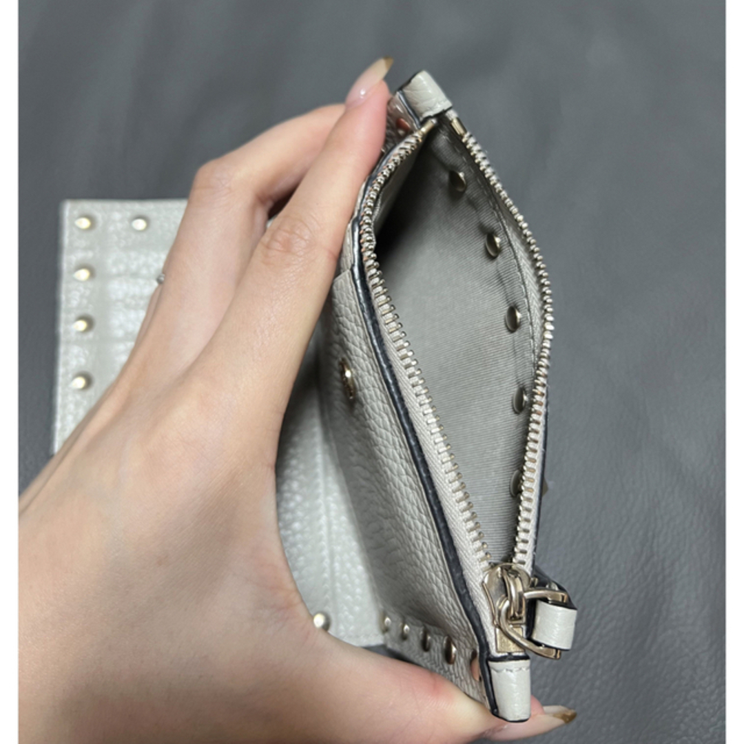 VALENTINO(ヴァレンティノ)の値下げ！VALENTINO ヴァレンティノ　折りたたみ　財布 レディースのファッション小物(財布)の商品写真