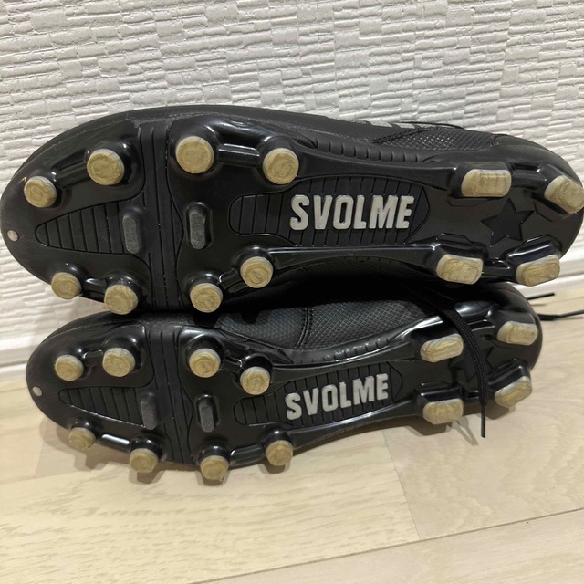 Svolme(スボルメ)のSVOLMEスボルメ サッカースパイク デルサルマ 27.5㎝ ブラック 中古品 スポーツ/アウトドアのサッカー/フットサル(シューズ)の商品写真