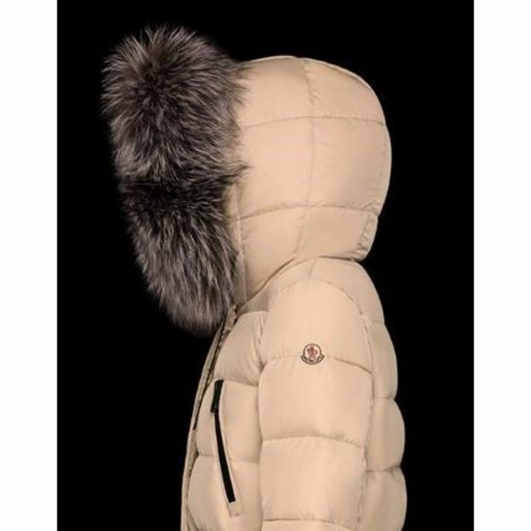 MONCLER(モンクレール)のMONCLER【モンクレール】豪華なFoxファー APHROTITI レディースのジャケット/アウター(ダウンコート)の商品写真