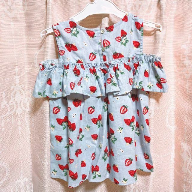 【120】苺柄　オフショルダー　トップス キッズ/ベビー/マタニティのキッズ服女の子用(90cm~)(Tシャツ/カットソー)の商品写真