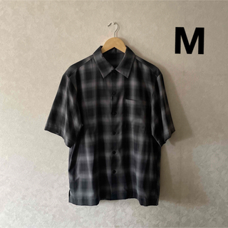 ジーユー(GU)のGU ジーユー メンズ  オンブレチェックシャツ(5分袖) Mサイズ(シャツ)