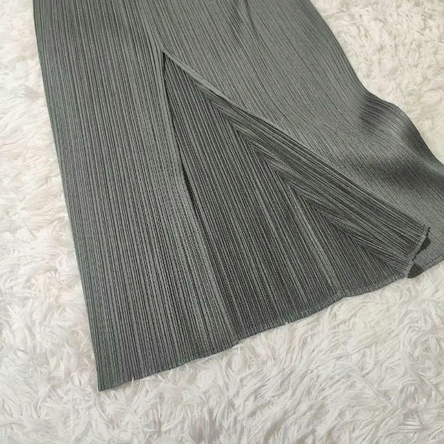 PLEATS PLEASE ISSEY MIYAKE(プリーツプリーズイッセイミヤケ)の美品✨高級感　プリーツプリーズ　グレー　イッセイミヤケ　ロングスカート レディースのスカート(ロングスカート)の商品写真