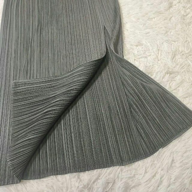 PLEATS PLEASE ISSEY MIYAKE(プリーツプリーズイッセイミヤケ)の美品✨高級感　プリーツプリーズ　グレー　イッセイミヤケ　ロングスカート レディースのスカート(ロングスカート)の商品写真