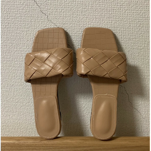 メッシュ編み フラットサンダル ベージュ 36 きれいめ レディース ブラウン レディースの靴/シューズ(サンダル)の商品写真