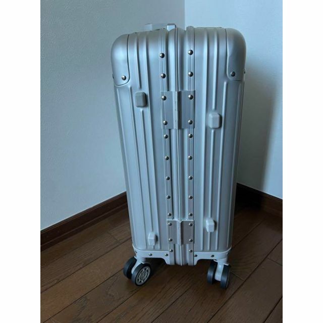 RIMOWA(リモワ)の新品未使用 メルセデスベンツ　スーツケース　キャリーバッグ 32l　 メンズのバッグ(トラベルバッグ/スーツケース)の商品写真