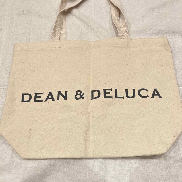 DEAN & DELUCA(ディーンアンドデルーカ)の新品送料込み　ディーンアンドデルーカ　トートバッグ　ナチュラル レディースのバッグ(トートバッグ)の商品写真