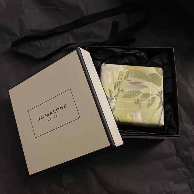 Jo Malone(ジョーマローン)のJO MALONE イングリッシュペアー ＆ フリージアソープ コスメ/美容のボディケア(ボディソープ/石鹸)の商品写真