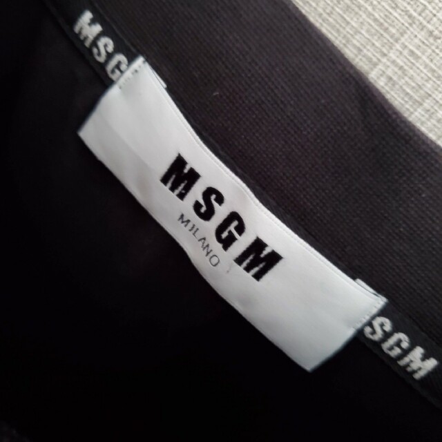 MSGM(エムエスジイエム)のMSGM ロンT 袖ロゴ 長袖Tシャツ 黒ブラック メンズのトップス(Tシャツ/カットソー(七分/長袖))の商品写真