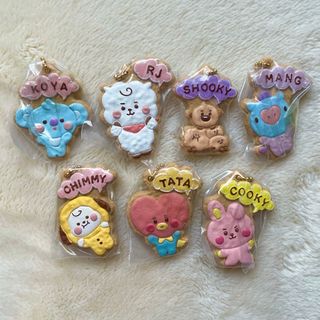 ビーティーイシビル(BT21)のBTS  BT21  TinyTAN  クッキーチャームコット　COOKIE(キャラクターグッズ)