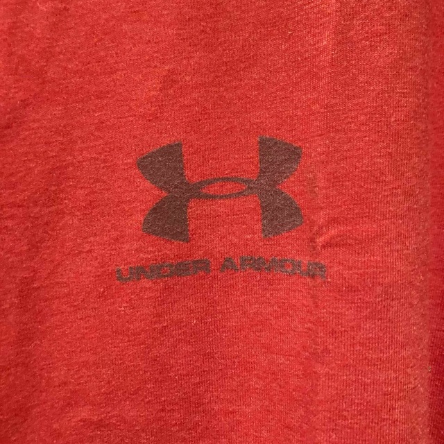 UNDER ARMOUR(アンダーアーマー)の新品送料込み　アンダーアーマー　Tシャツ　レッド　S メンズのトップス(Tシャツ/カットソー(半袖/袖なし))の商品写真