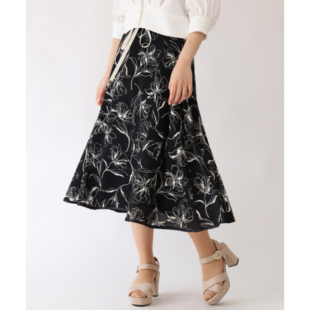 ASTORIA ODIER(アストリアオディール)の新品　アストリアオディール　グログランリボン線描き花柄フレアスカート レディースのスカート(ロングスカート)の商品写真