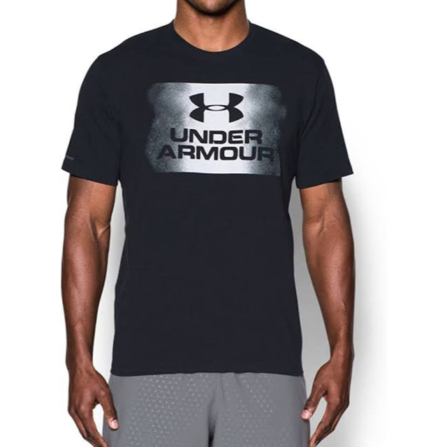 UNDER ARMOUR(アンダーアーマー)の新品送料込み　アンダーアーマー　Tシャツ　ブラック　L レディースのトップス(Tシャツ(半袖/袖なし))の商品写真