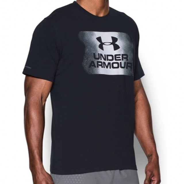 UNDER ARMOUR(アンダーアーマー)の新品送料込み　アンダーアーマー　Tシャツ　ブラック　L レディースのトップス(Tシャツ(半袖/袖なし))の商品写真