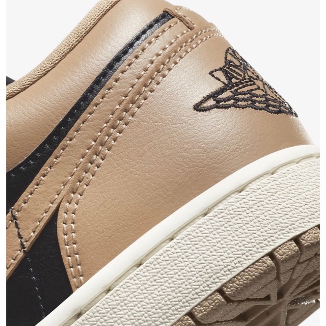 Jordan Brand（NIKE）(ジョーダン)のNIKE WMNS AIR JORDAN 1 LOW Desert デザート 黒 レディースの靴/シューズ(スニーカー)の商品写真