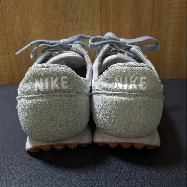 NIKE(ナイキ)のNIKE　くすみ系の淡いミント色　スニーカー　レディースシューズ レディースの靴/シューズ(スニーカー)の商品写真