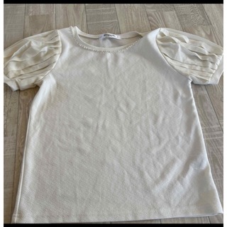 エムズエキサイト(EMSEXCITE)のemsexcite 白のパール付きTシャツ(シャツ/ブラウス(半袖/袖なし))