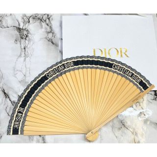 Christian Dior ノベルティ　ピンバッジと扇子　新品