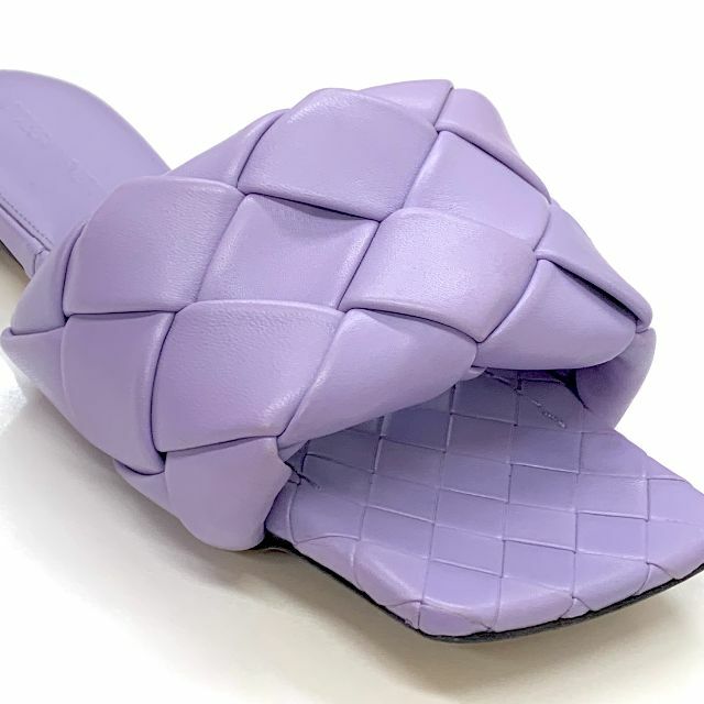 Bottega Veneta(ボッテガヴェネタ)の5438 ボッテガヴェネタ リド レザー フラットサンダル パープル レディースの靴/シューズ(サンダル)の商品写真