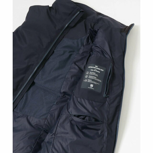 URBAN RESEARCH(アーバンリサーチ)の【NAVY】DAIWA LIFE STYLE DOWN VEST GORE-TEX メンズのジャケット/アウター(ダウンジャケット)の商品写真