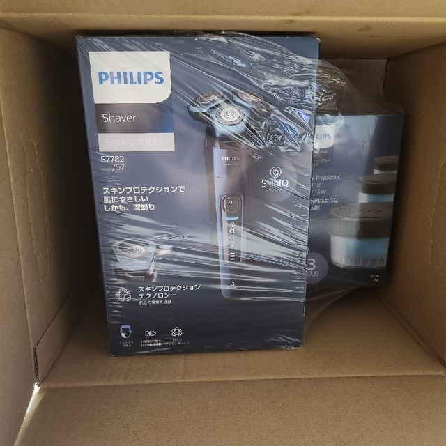 PHILIPS(フィリップス)のPHILIPS メンズシェーバー＋クイッククリーンポッドカートリッジセット スマホ/家電/カメラの美容/健康(メンズシェーバー)の商品写真