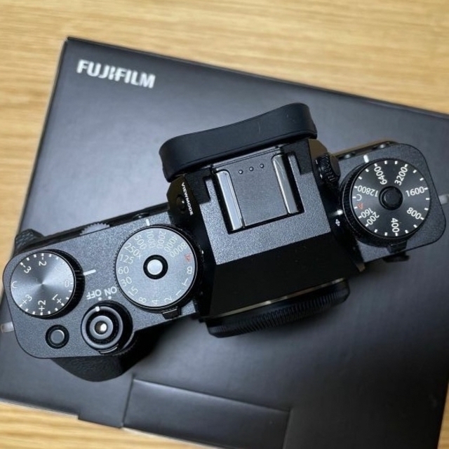 富士フイルム(フジフイルム)のFUJIFILM X-T4 ボディ  スマホ/家電/カメラのカメラ(ミラーレス一眼)の商品写真