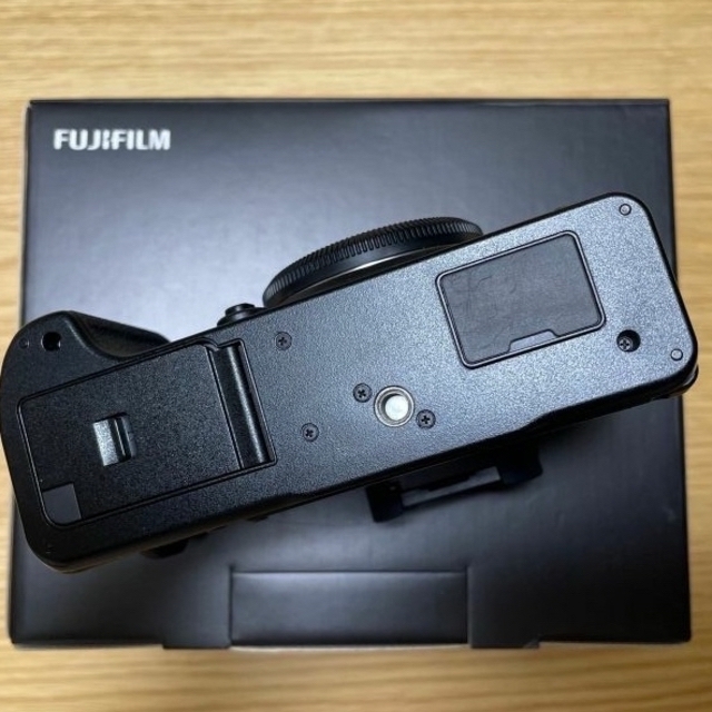 富士フイルム(フジフイルム)のFUJIFILM X-T4 ボディ  スマホ/家電/カメラのカメラ(ミラーレス一眼)の商品写真