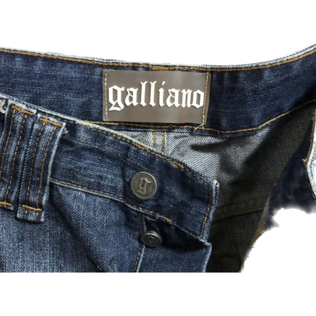 John Galliano(ジョンガリアーノ)の美品JOHN GALLIANOジョンガリアーノ　ニュースペーパープリント　デニム メンズのパンツ(デニム/ジーンズ)の商品写真