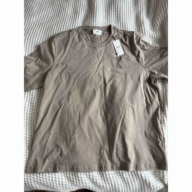 ami(アミ)のAMI PARIS アミパリス Tシャツ ワンピ　ダークベージュ メンズのトップス(Tシャツ/カットソー(半袖/袖なし))の商品写真