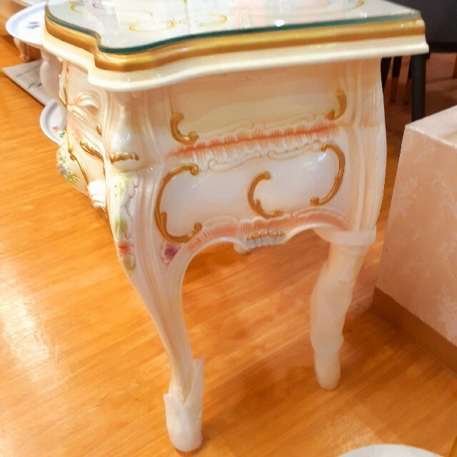 輸入家具　プリンセス　『猫足二段サイドテーブル』　手彫り彫刻　ヨーロピアン