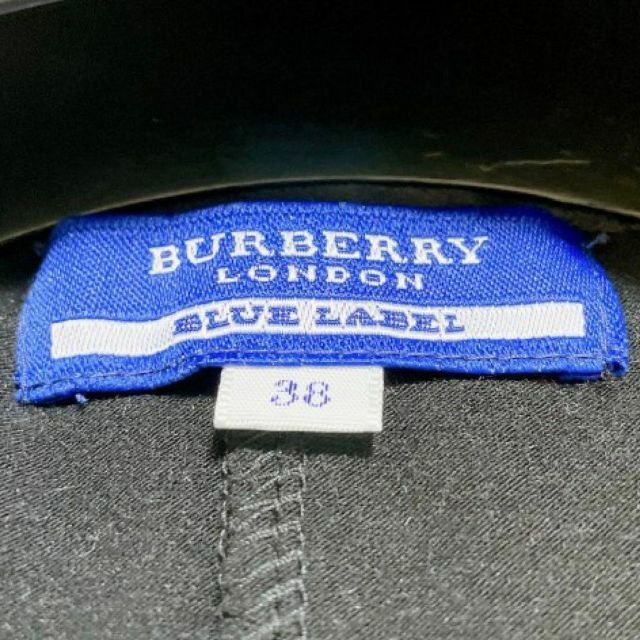 BURBERRY BLUE LABEL(バーバリーブルーレーベル)のBURBERRY BLUE LABEL ボウタイ付き ノースリーブ ホースボタン レディースのトップス(シャツ/ブラウス(半袖/袖なし))の商品写真