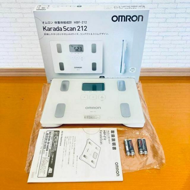 OMRON(オムロン)のオムロン　体重計　体重体組成計　OMRON HBF-212　ホワイト スマホ/家電/カメラの美容/健康(体重計/体脂肪計)の商品写真