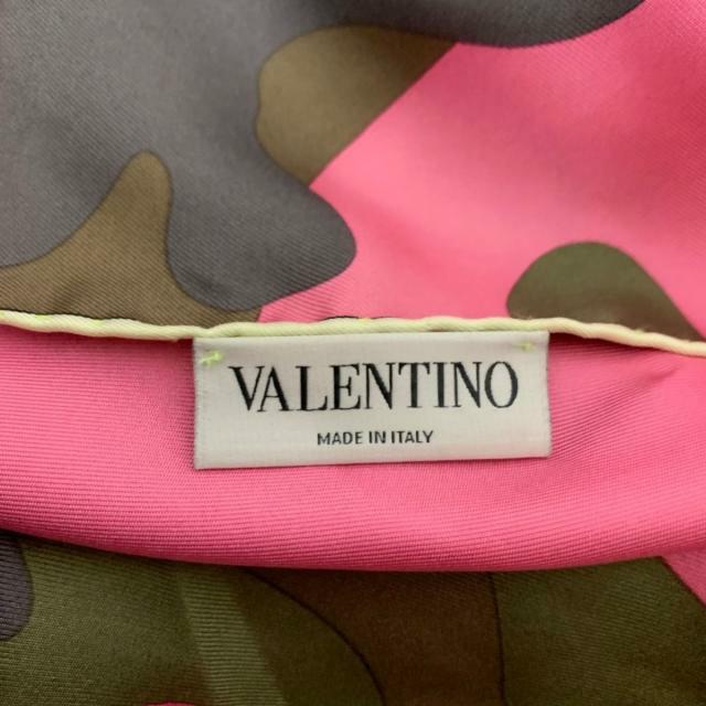 VALENTINO(ヴァレンティノ)のVALENTINO(バレンチノ) スカーフ - 迷彩柄 レディースのファッション小物(バンダナ/スカーフ)の商品写真